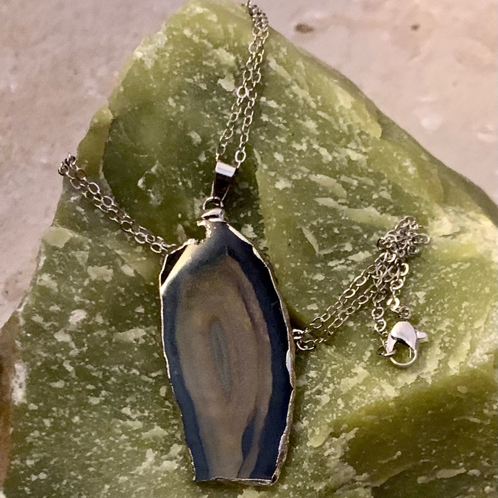 New Sliced Agate Pendant and Silver Necklace